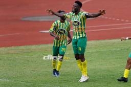 Lone FC se verá las caras contra Juticalpa, mientras que Parrillas One se enfrentará al Olancho FC, actual campeón. FOTO: Neptali Romero.