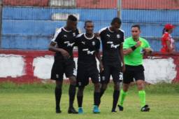 Los jugadores progreseños celebrando uno de los goles ante el Vida en la Ceiba.