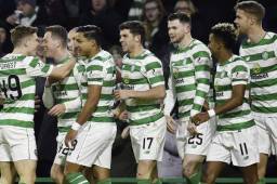 El hondureño Emilio Izaguirre celebrando el triunfo del Celtic en la primera de Escocia este miércoles contra el St Johnstone. Foto cortesía