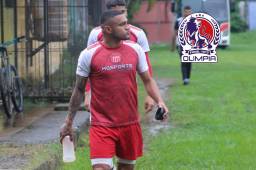 Alexander Aguilar durante uno de sus entrenamientos con el Vida en La Ceiba