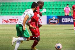 El delantero hondureño Rubilio Castillo en acción con el Royal Pari donde ha marcado su segundo gol de la temporada. Foto cortesía