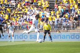 Bryan Róchez empató el partido para Honduras ante Ecuador al minuto 29. FOTO: FFH