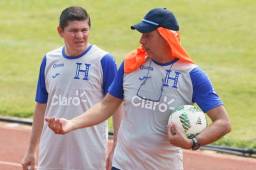 El entrenador uruguayo Miguel Falero junto a Arnold Cruz estarán dirigiendo a la Sub-23 de Honduras en el Preolímpico de Concacaf.