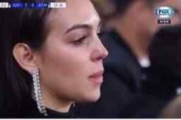 Georgina Rodriguez lloró al momento que Cristiano anotó su tercer gol.