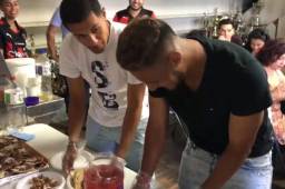 Los jugadores hondureños compartieron con sus compatriotas.