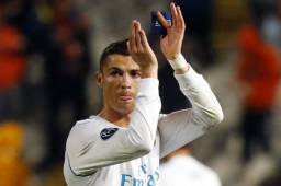 El delantero del Real Madrid, Cristiano Ronaldo, no se mordió la lengua para lanzar un ataque a los periodistas en la zona mixta tras vencer al APOEL. Foto AFP