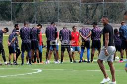 Carlo Costly sorprendió a sus excompañeros del Olimpia con su llegada al entrenamiento previo a la final ante Olancho