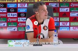 Van Persie se mostró sorprendido ante la insólita pregunta de un pequeño seguidor.