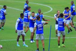 Honduras cerró filas en medio de alegría en el estadio Olímpico y Fabián Coito tiene a 23 jugadores disponibles, pues Rivas y Rodríguez entrenaron aparte. Fotos Melvin Cubas