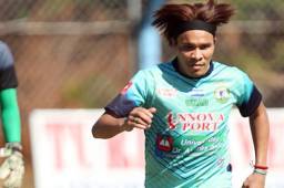 El jugador Rambo de León será multado en El Salvador por venirse sin permiso del club a presenciar el partido eliminatorio de la Selección. Foto El Gráfico