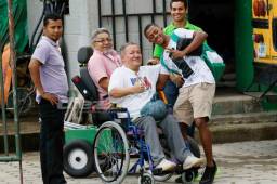 Don Santos Orellana y don Ramón Paredes, llegaron al entrenamiento del Platense a darle ánimo a los jugadores. Fotos Neptalí Romero