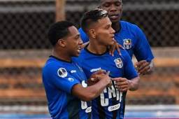 Bryan Moya celebra su gol 14 con el Zulia en Venezuela.