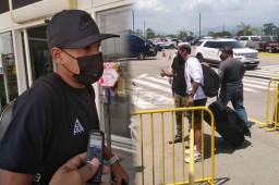 Los seleccionados hondureños, Bryan Acosta y Andy Najar cuando salían de San Pedro Sula para unirse a sus equipos. Fotos DIEZ