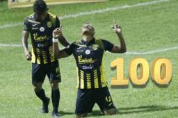 El delantero del Real España, Rony Martínez, se convirtió en centenario al llegar a 100 goles en Liga Nacional. Fotos DIEZ