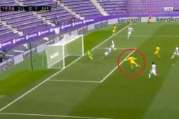 Sin marcas y dentró del área, Griezmann no pudo marcar ante el Real Valladolid en la primera mitad.
