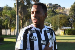 Robinho no cumplirá su sueño de retirarse en el Santos de Brasil, el equipo de sus amores.