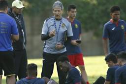 Restrepo asegura que están listos para el Real de Minas. Sobre Rony Martínez, espera verlo en las últimas sesiones para determinar si viaja.