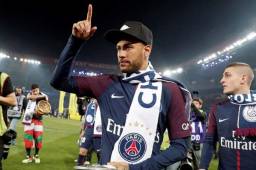 Neymar entrenó con el PSG, pero regresó a Brasil para terminar con su recuparación.