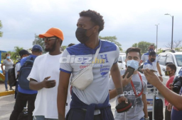 Bryan Róchez se quedó en el país después de su participación con la Selección de Honduras y se pronuncia sobre su futuro.