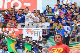 Tegucigalpa se paraliza por el brasileño Ronaldinho Gaúcho y su partido por la paz. La afición ha respondido de buena manera en el estadio Nacional.