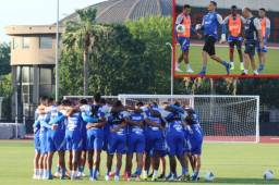 La Selección de Honduras trabajó en la cancha de la Universidad de Houston donde prepara el partido de este viernes contra Curazao. Fotos cortesía @Fenafuthorg