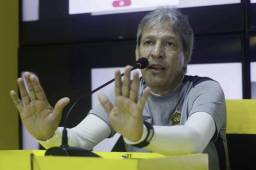 Carlos Restrepo, entrenador del Real España, dice que no piensa en las estadísticas cuando se le consultó que no ganan al Platense desde hace cinco años.