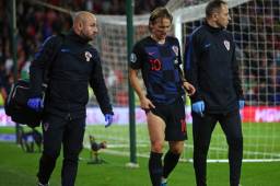 El mediocampista Luka Modric salió lesionado en el Croacia-Gales.