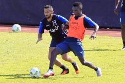 Alfredo Mejía, volante de la Selección de Honduras, dice que la tranquilidad será clave el martes ante Trinidad y Tobago. Foto Delmer Martínez