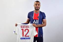 Rafinha cerró su fichaje por el PSG en el tramo final del mercado de libros.