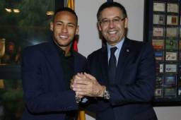 Neymar junto a Bartomeu cuando el brasileño era parte de la familia del Barcelona.