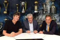 Miguel Ángel Russo ya firmó su contrato como nuevo entrenador de Boca Juniors.