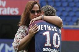 La madre de Neymar le pidió que por sus principios cristianos perdonara a la chica que lo acusa de violación.