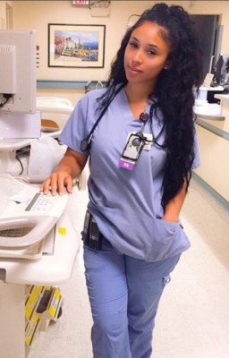 La enfermera más sexi del mundo es aficionada al béisbol y la NFL