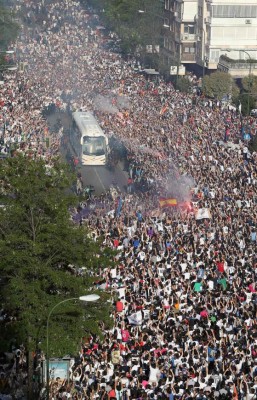 El espectacular apoyo del madridismo a su equipo en el Bernabéu