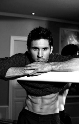 FOTOS: Messi y Cristiano compiten para ser el futbolista más guapo del mundo