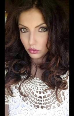 Galería: Modelo italiana promete desnudarse si el Cagliari de David Suazo asciende