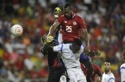 Kendall Waston se perfila como titular en la Copa América Centenario.