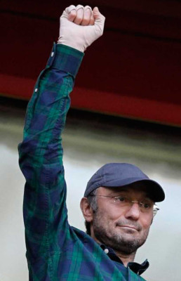 Los grandes magnates del fútbol .