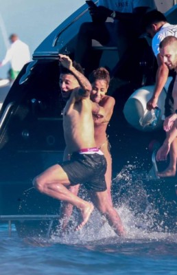 ¿Quién es la misteriosa mujer que disfruta de vacaciones junto a Jadon Sancho en Ibiza?