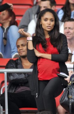 Así es Carla, la chica a la que consciente Vincent Kompany con el FIFA 16