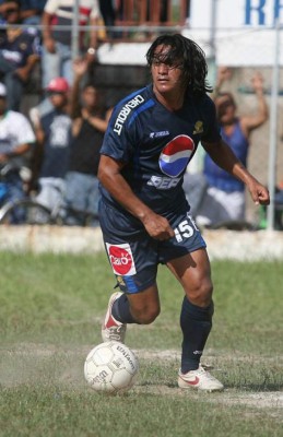 Estrellas del fútbol hondureño que se retiraron en el olvido