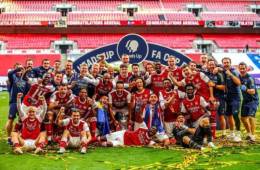 El Arsenal se coronó campeón de la FA Cup tras vencer 2-1 al Chelsea.