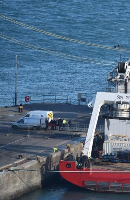 Fotos: Así fue llevado el presunto cuerpo de Emiliano Sala para ser identificado por forenses