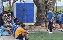 Presidente de Motagua visita la plantilla de las águilas tras el empate sin goles ante el Génesis de Comayagua