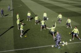 Este viernes, el Real Madrid de Zinedine Zidane realizó su último entrenamiento previo al duelo de este sábado, el gran 'Clásico español' ante el eterno rival, FC Barcelona. (Foto: Agencia EFE)
