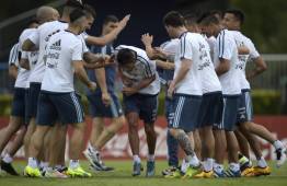La selección argentina tuvo su primer entrenamiento con vistas a los partidos de eliminatorias contra Chile y Bolivia. Así iniciaron los entrenamientos.