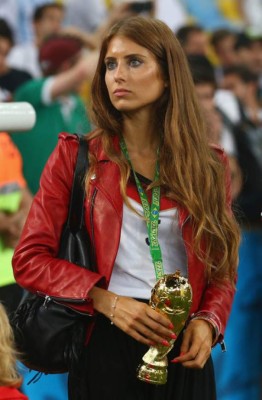 Las hermosas novias y esposas que engalanan la Liga de Alemania