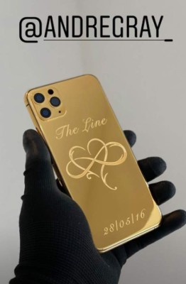 La nueva moda de los futbolistas: Presumen tener celulares bañados en oro&nbsp;&nbsp;