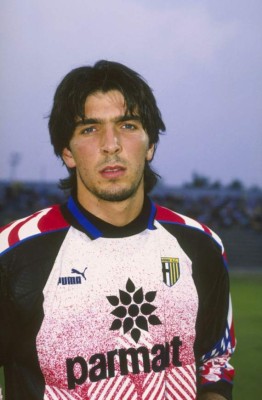 La temprana edad en la que debutaron los grandes futbolistas de la actualidad