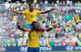 Neymar lideró la clasificación de Brasil para los cuartos de final del Mundial con un tanto y un pase de gol y ya suma 57 con la Canarinha.